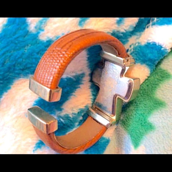 :Crystal CROSS WATCH Rare Geneva Needs Battery - Picture 2 of 3